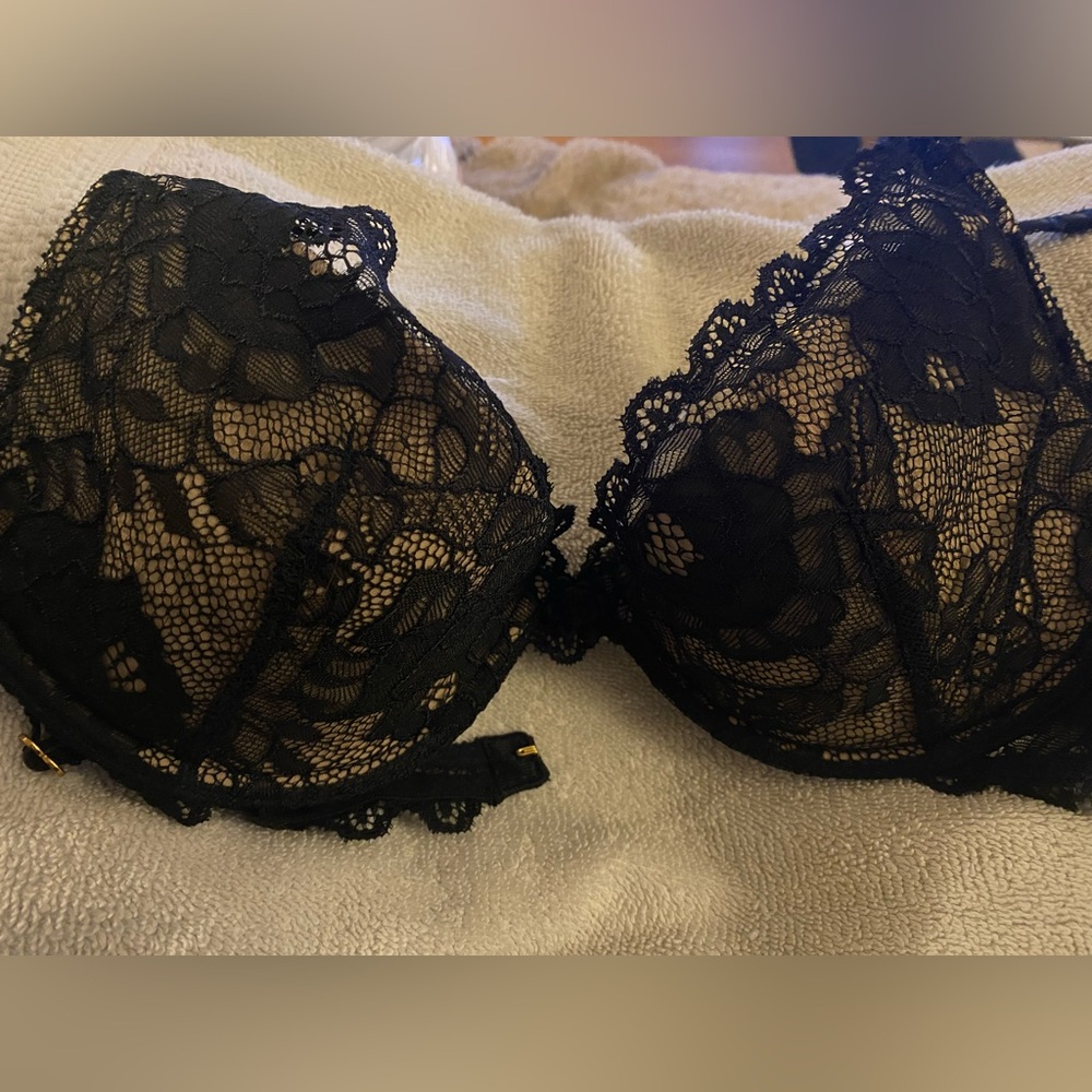 Victoria’s Secret Very Sexy push up without padding 34C